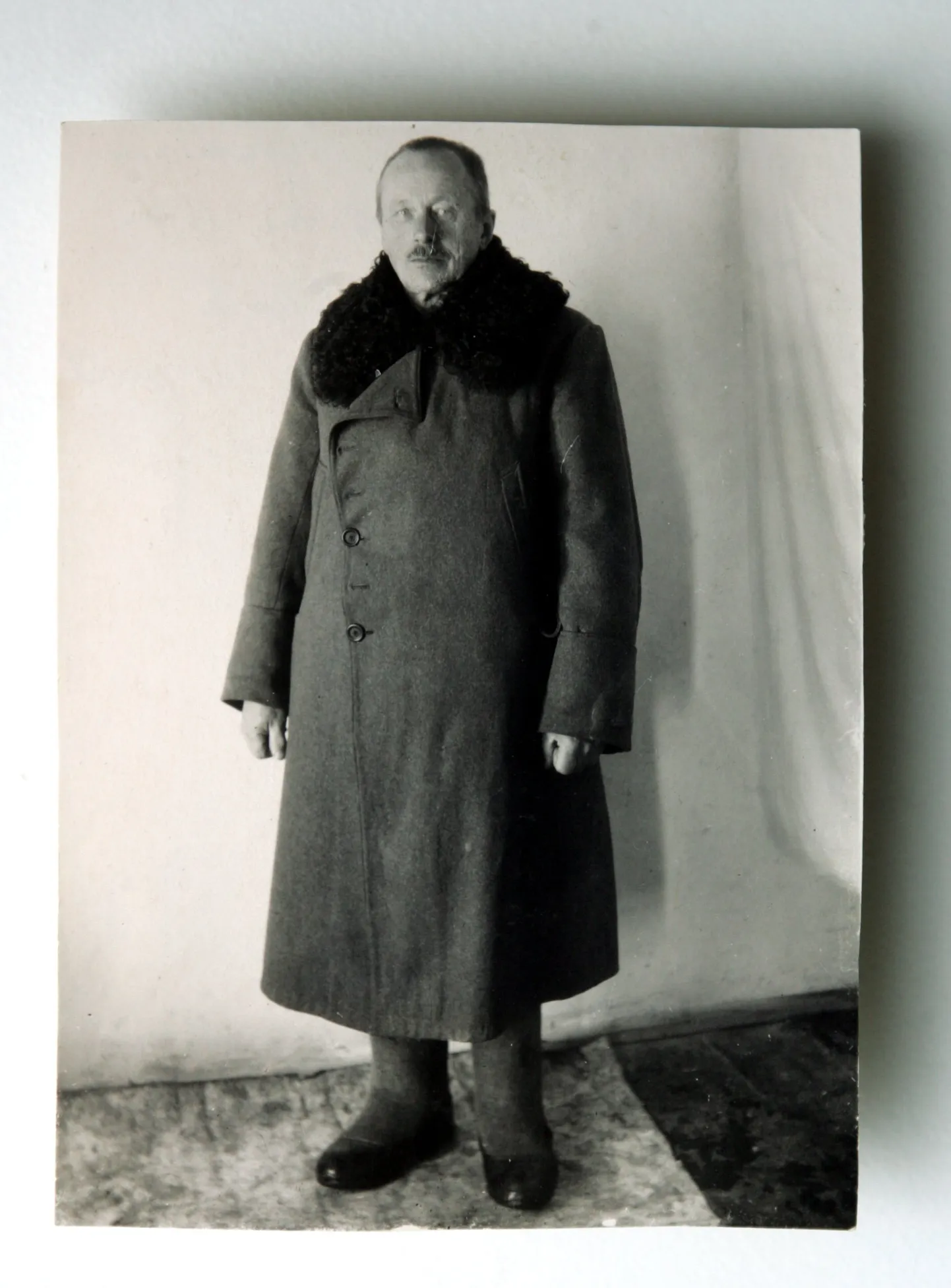 Reprol Otto Tief (isikliku vammusega) asumisel Ulutais Kasathanis 1956. aastal.