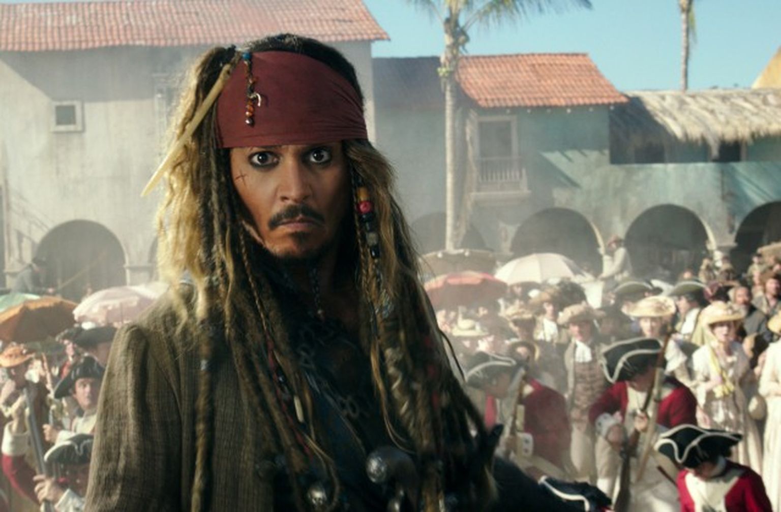 Džonijs Deps (Johnny Depp) filmā "Karību jūras pirāti: Salazara atriebība" (Pirates of the Caribbean: Salazar's Revenge)