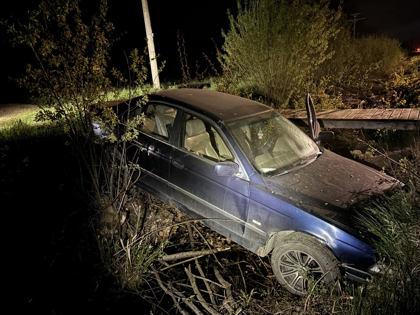 Politsei eest põgenenud autojuht sõitis kraavi.