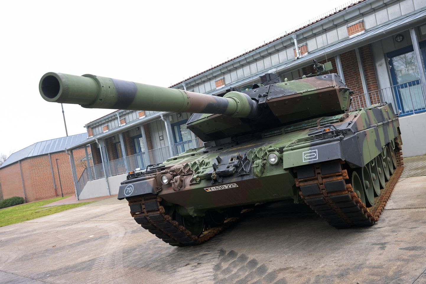 Leopard 2 tank.