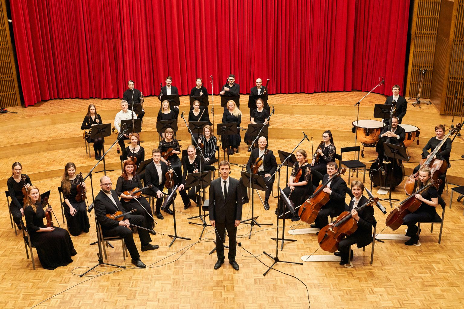 Tartu ülikooli sümfooniaorkester (esiplaanil seisab dirigent Taavi Kull) esineb festivali Eesti Muusika Päevad programmis esimest korda.