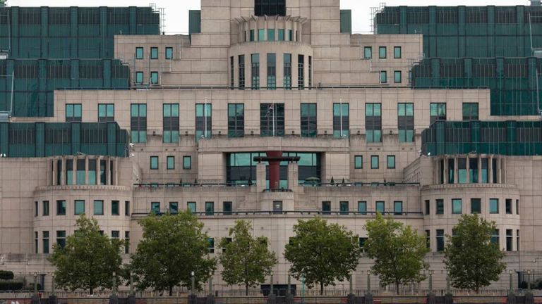 В британском правительстве информацию MI6 поначалу восприняли с недоверием