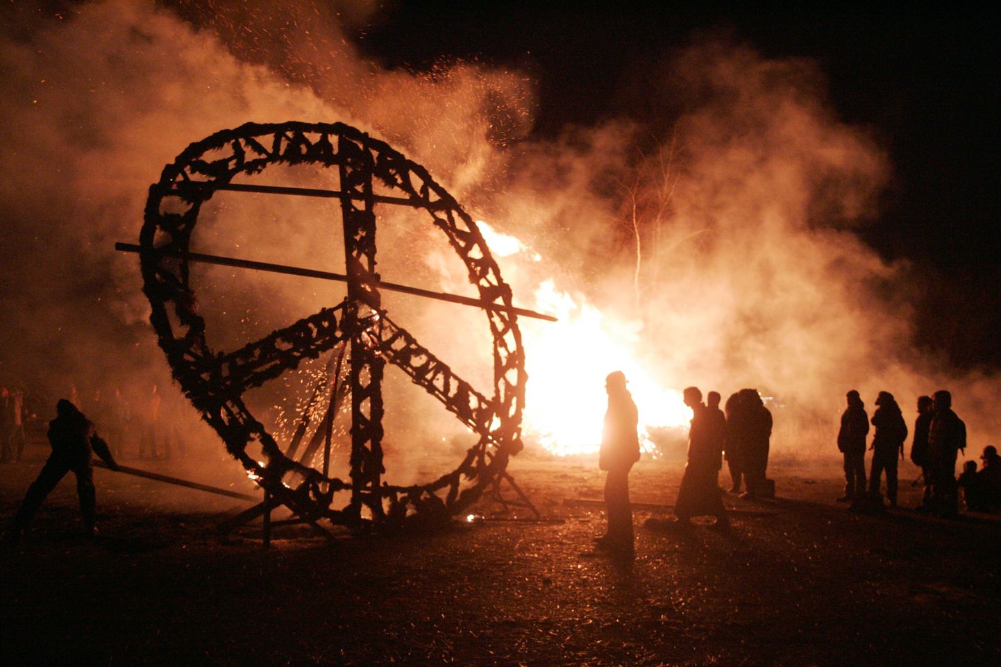 Kuuskede põletamine ja tuleskulptuurid mullusel Valgusfestivalil.