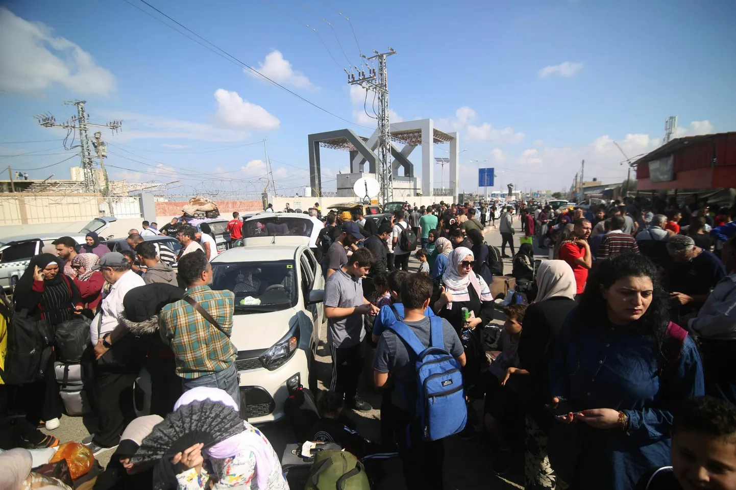 Gaza põgenikud ootamas Egiptuse Rafah’ piiripunkti avamist.