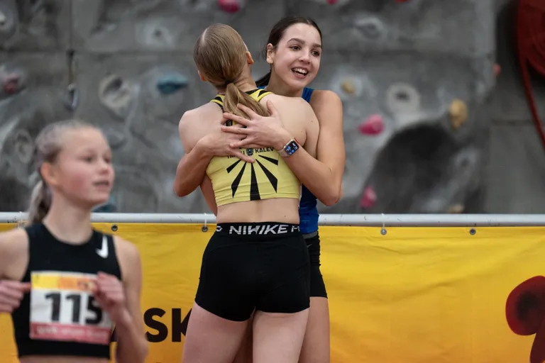 Emma Jürisoo võis rõõmustada, sest tuli 72 tõkkejooksja hulgast hõbemedalile.