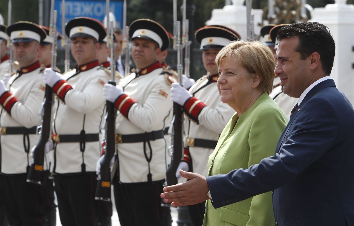 Saksa kantsler Angela Merkel Makedoonias peaminister Zoran Zaeviga.