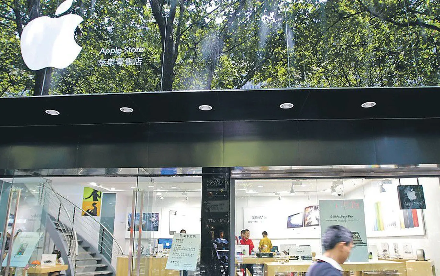 Фальшивый магазин Apple в китайском городе Куньмин на первый взгляд является точной копией официальных магазинов фирмы.