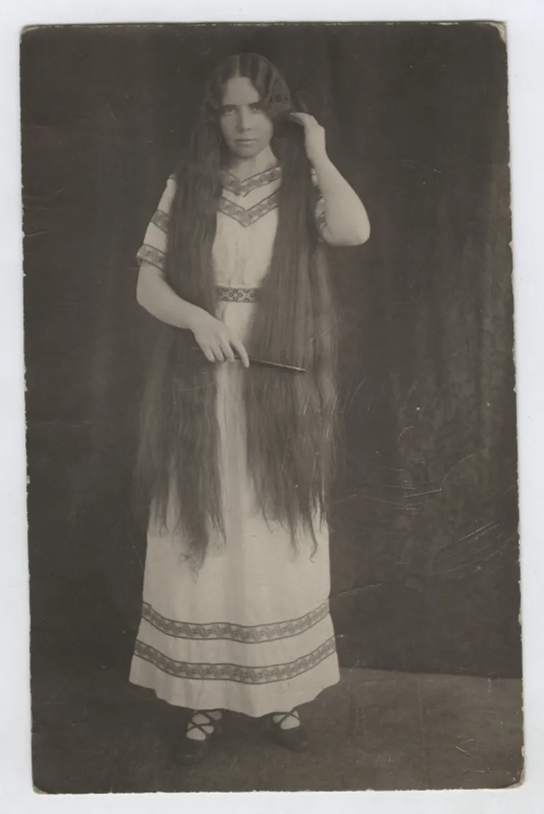 Portree - Maarda Lepp-Utuste. Kirjanik, omakultuuri arendaja, Taara usu liikumises osaleja., AM F 27131:2, Eesti Ajaloomuuseum