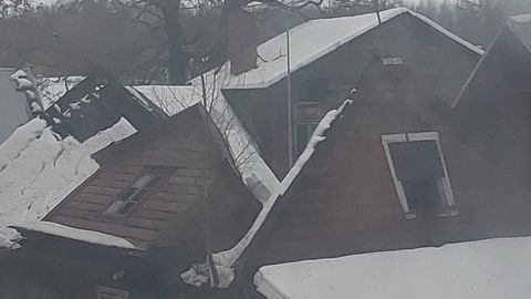 Фото ⟩ Инцидент в Эстонии: скопившийся на крыше снег стал причиной обрушения целого дома