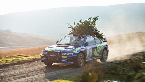 Video: pole veel jõulupuud? Hüppa WRC-autosse ja tõtta metsa!