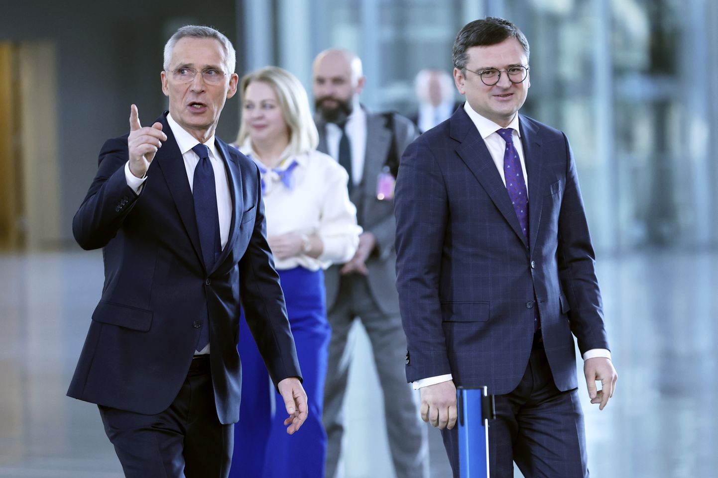 NATO peasekretär Jens Stoltenberg ja Ukraina välisminister Dmõtro Kuleba 4. aprillil Brüsselis.