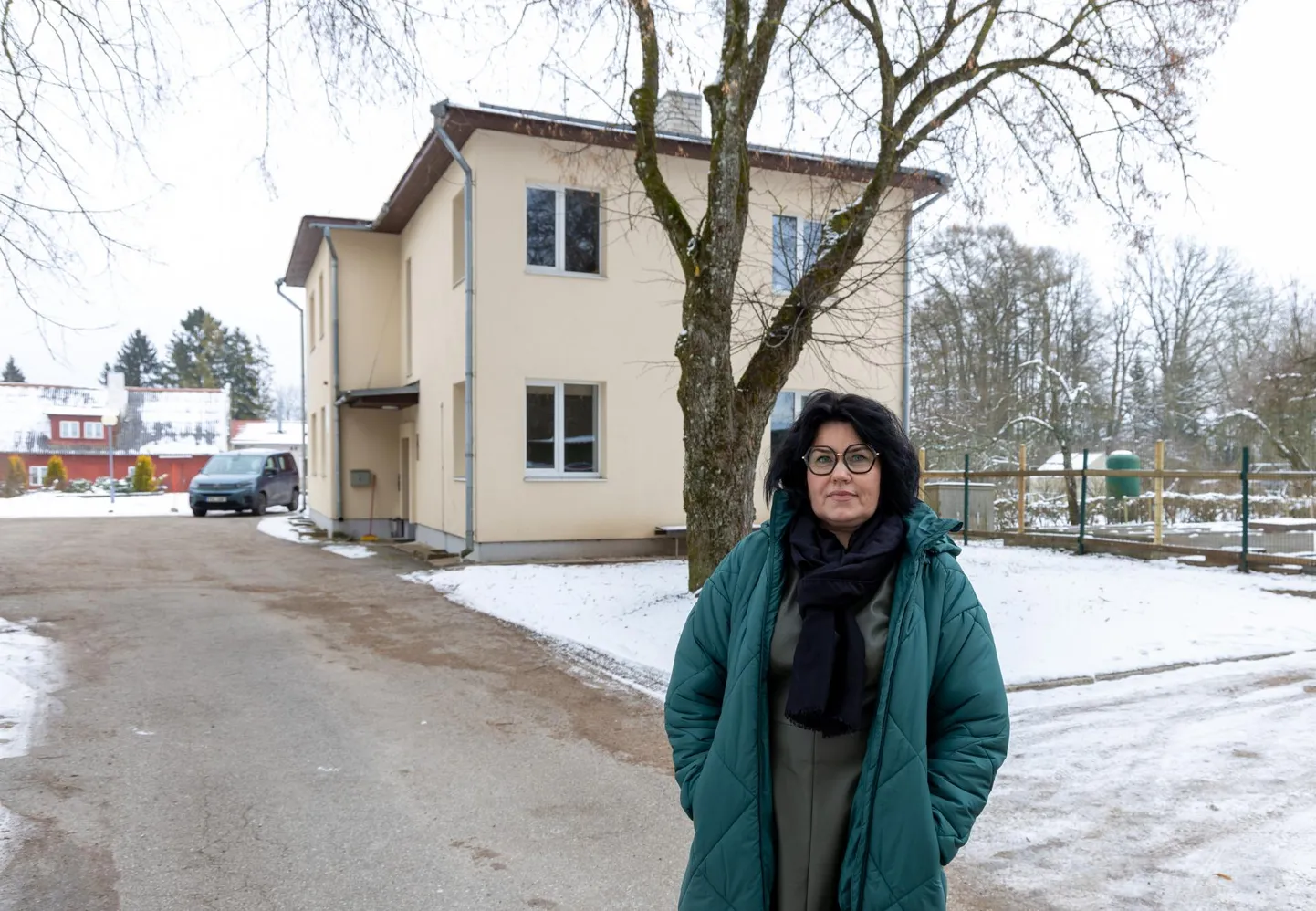 Sellesse, Viljandi Hoolekandekeskuse juhataja Anu Kuuse selja taha jääva kahekordse maja esimesel korrusele peakski uudne eakate päevahoid tulema. Vaja on vaid ehitajat.