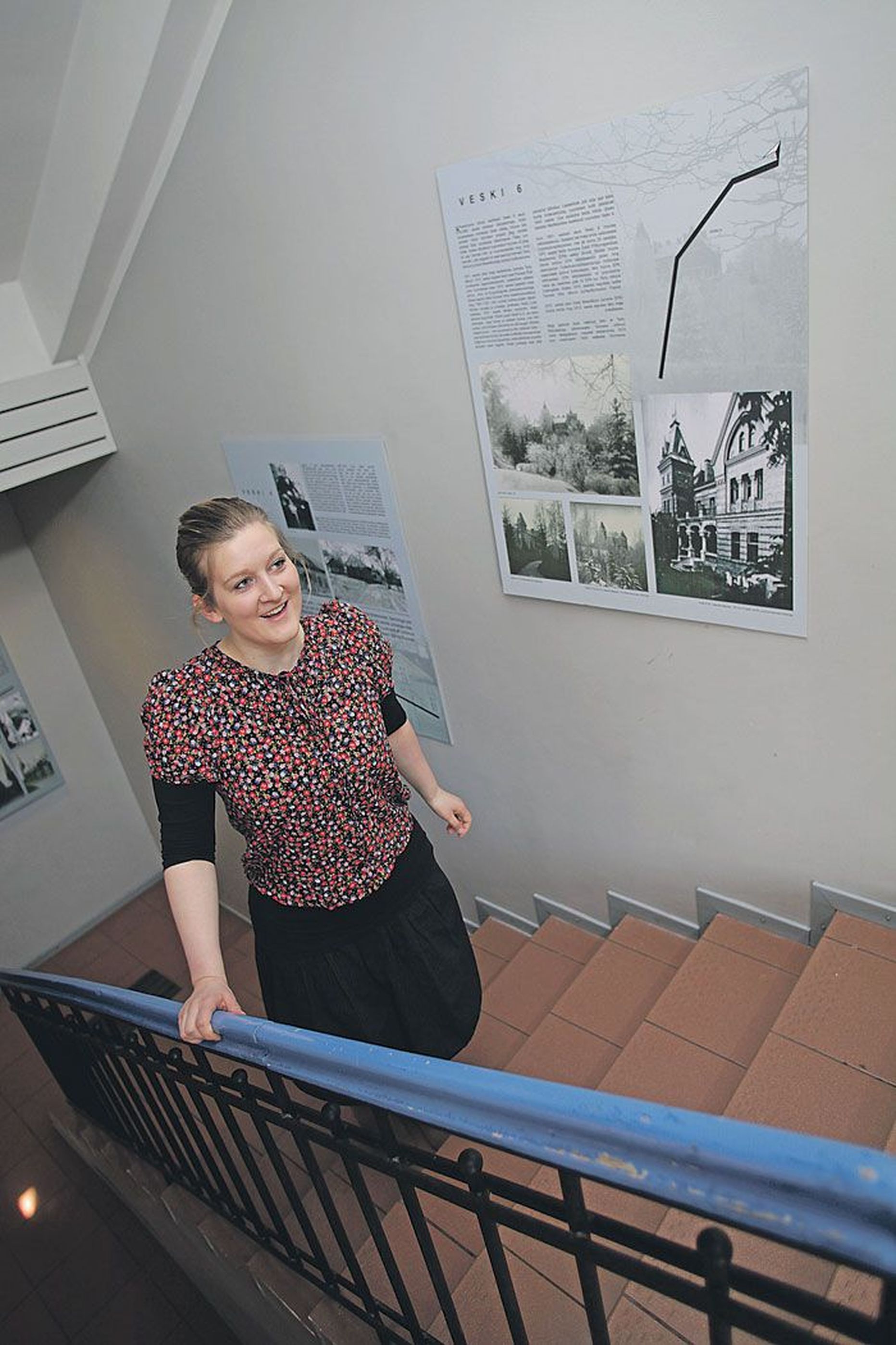 Kunstiakadeemia rahvakunsti ja kultuuriantropoloogia osakonna magistrant Karin Leivategija (24) koostas ERMi näitusemajja väljapaneku, mis ulatub trepikojast näitusesaali.