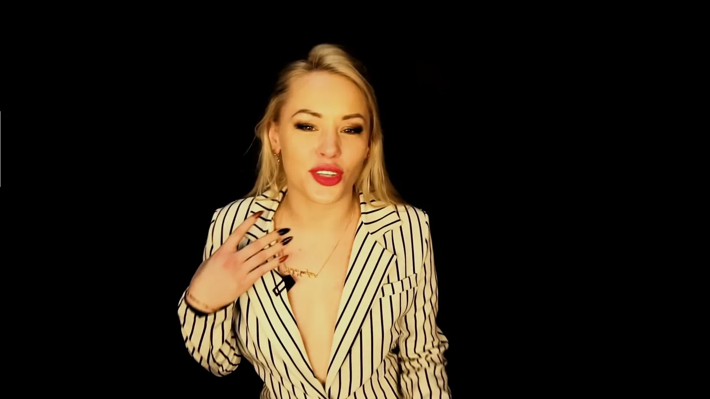 Lola Taylor (Любовь Бушуева)