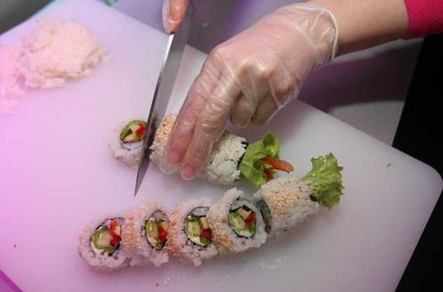 Sushi valmistamine.