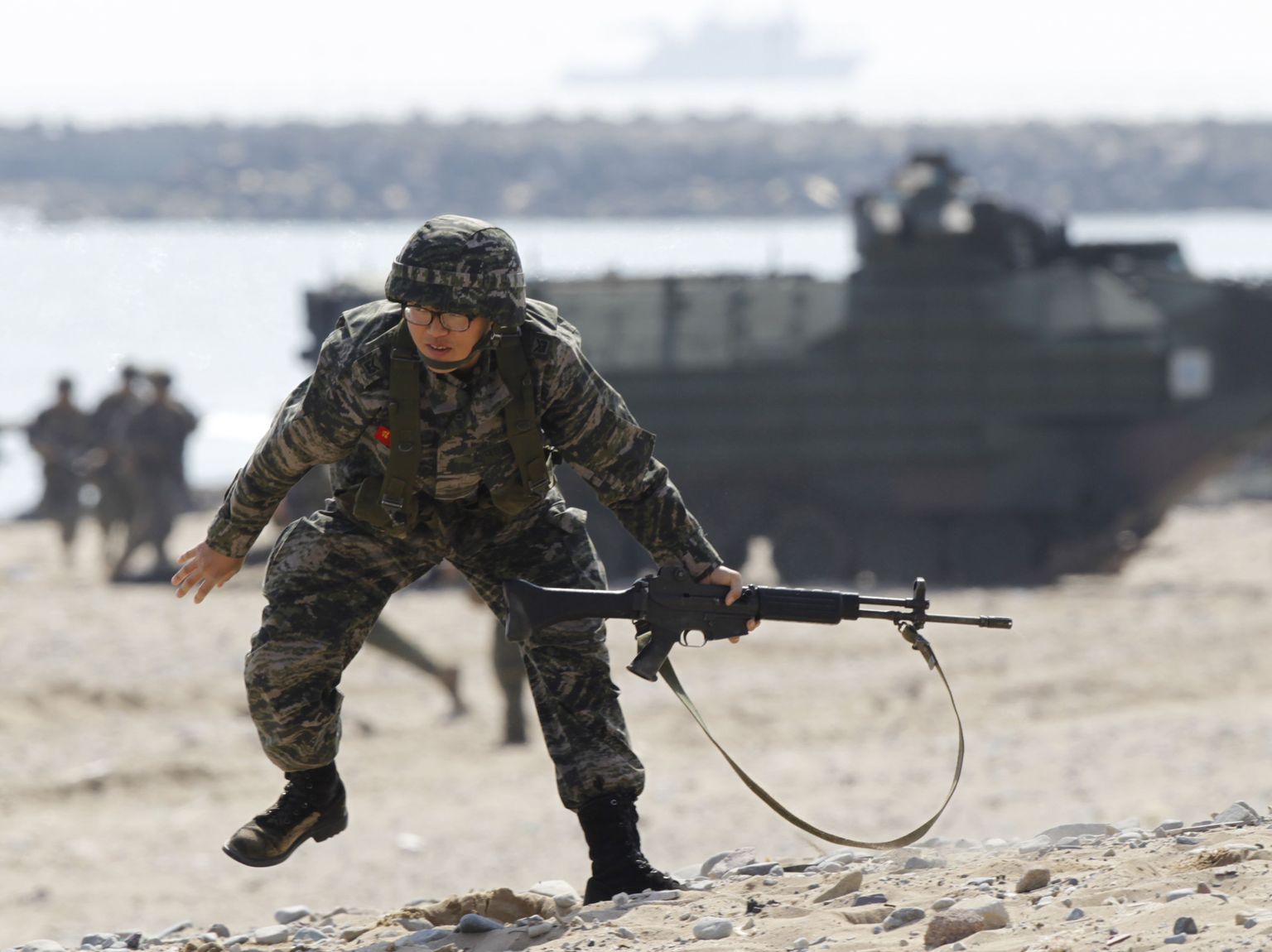 Lõuna-Korea mereväelane eelmisel aastal Pohang rannikul toimunud õppusel, mis toimus samuti USAga ühiselt.