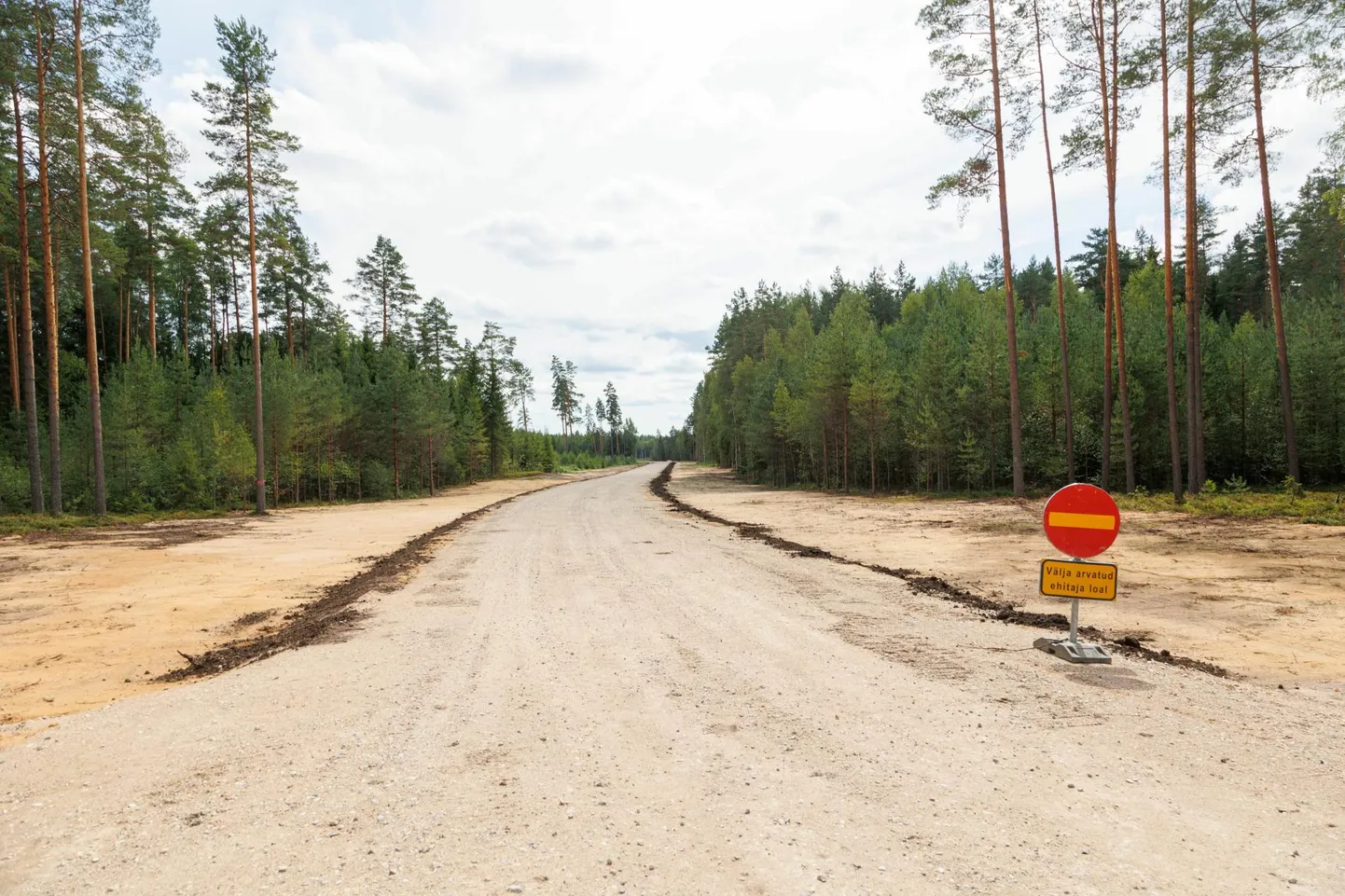 Nursipalusse ehitatav uus riigikaitseline tee, mis ühendab Valga maantee ja Sõmerpalu, valmib aasta pärast.