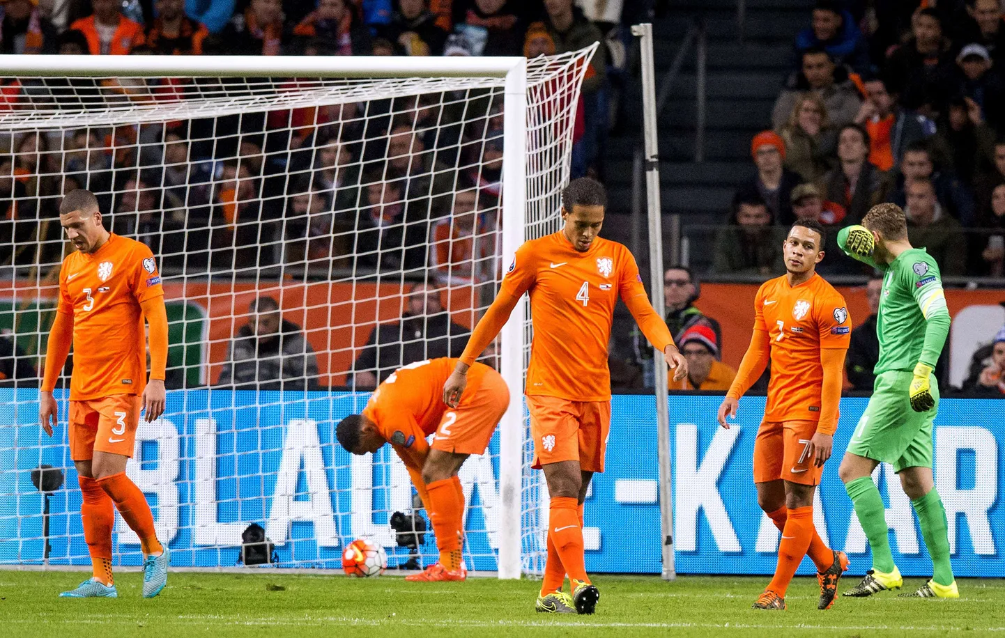 Pettunud Hollandi koondise mängijad.