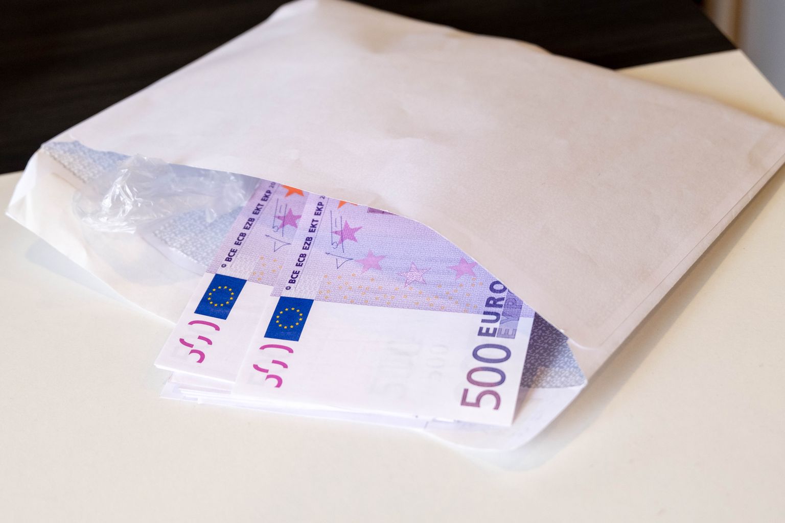Raha, sularaha, euro, eurod, ümbrikupalk, ümbrik



Foto: Arvo Meeks / Lõuna-Eesti Postimees