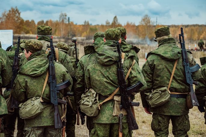 Изнасиловали военную женщину порно видео порно видео