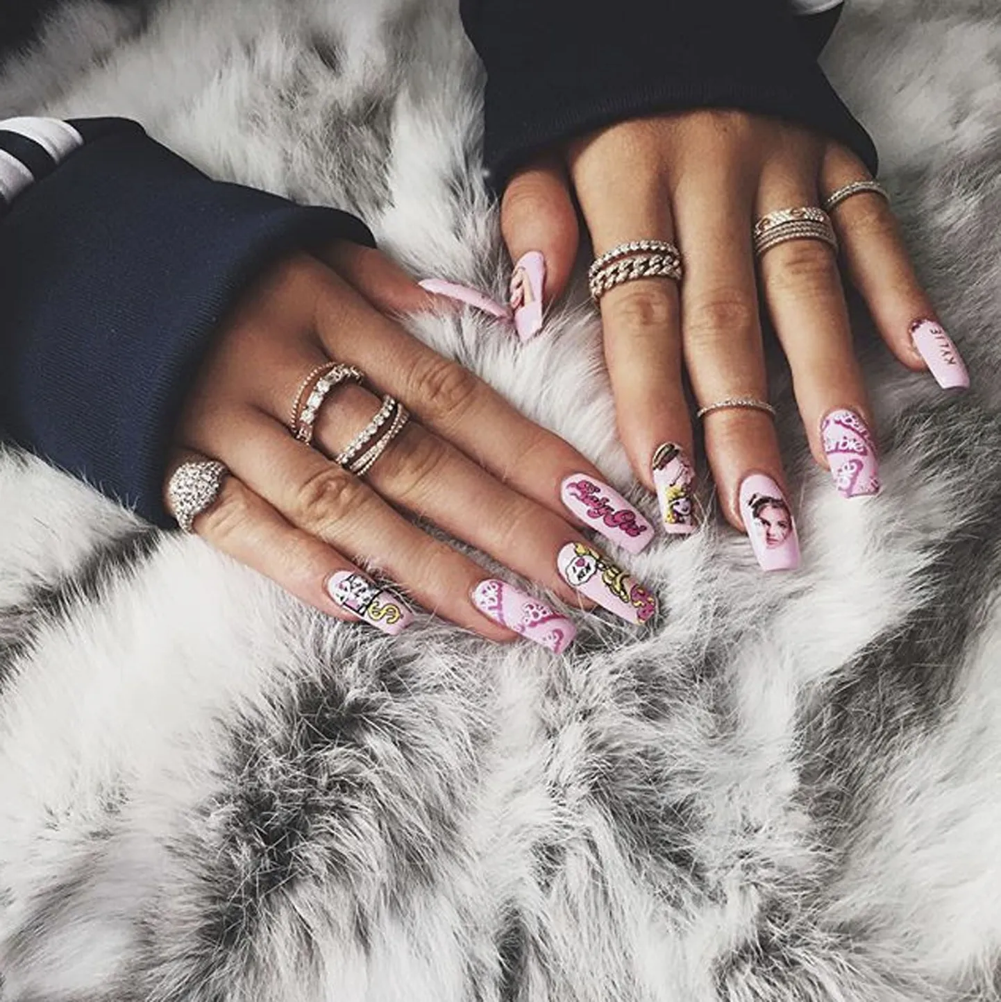 Kylie Jenner hoiab kätt trendipulsil.