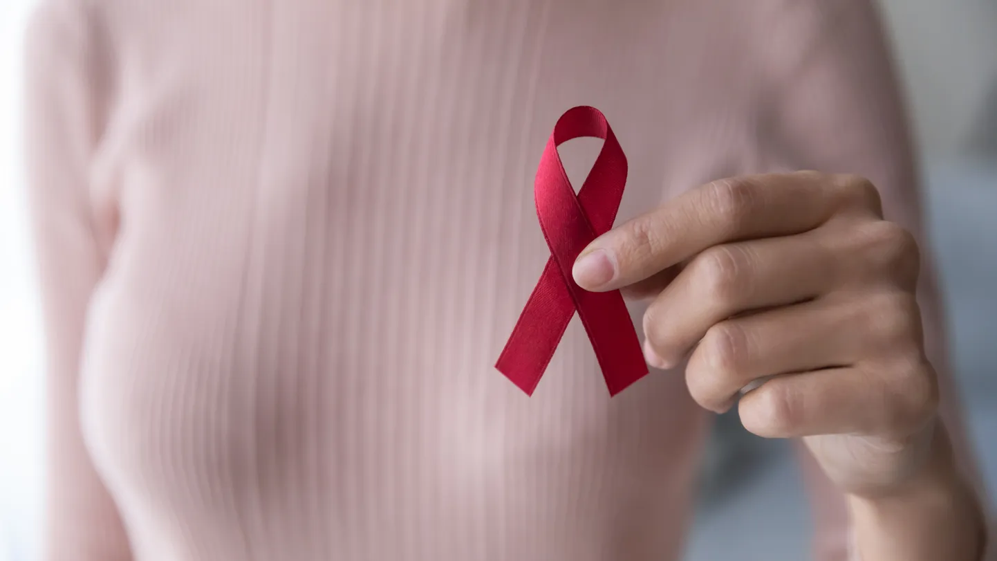 Punane lint on HIV-nakkusega inimeste toetamiseks mõeldud universaalne sümbol, mille eesmärk on tõsta inimeste teadlikkust haigusest.