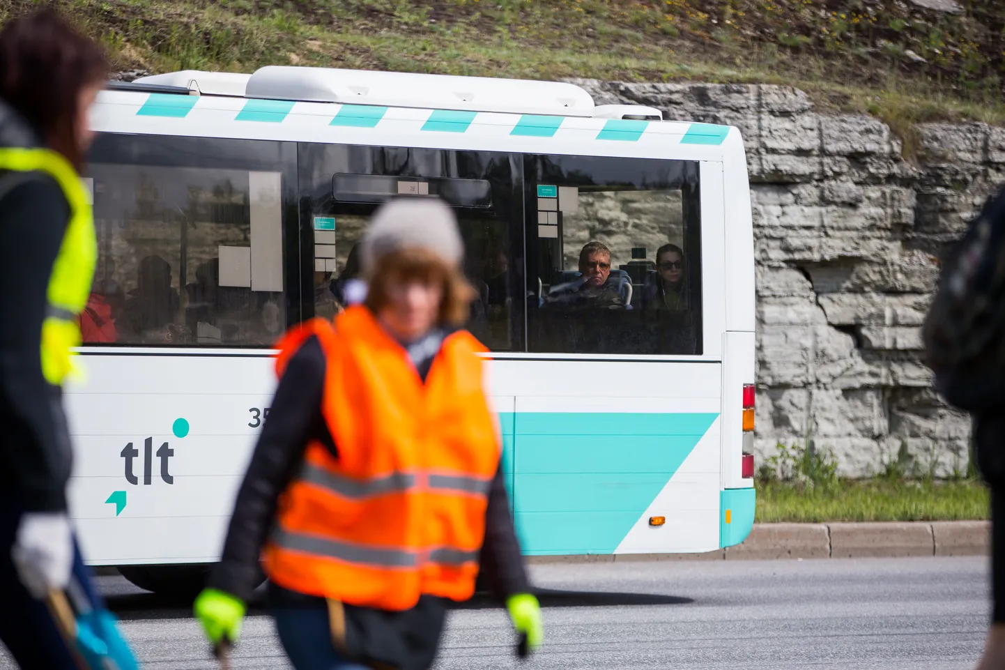 Fotol buss Laagna tee kanalis.