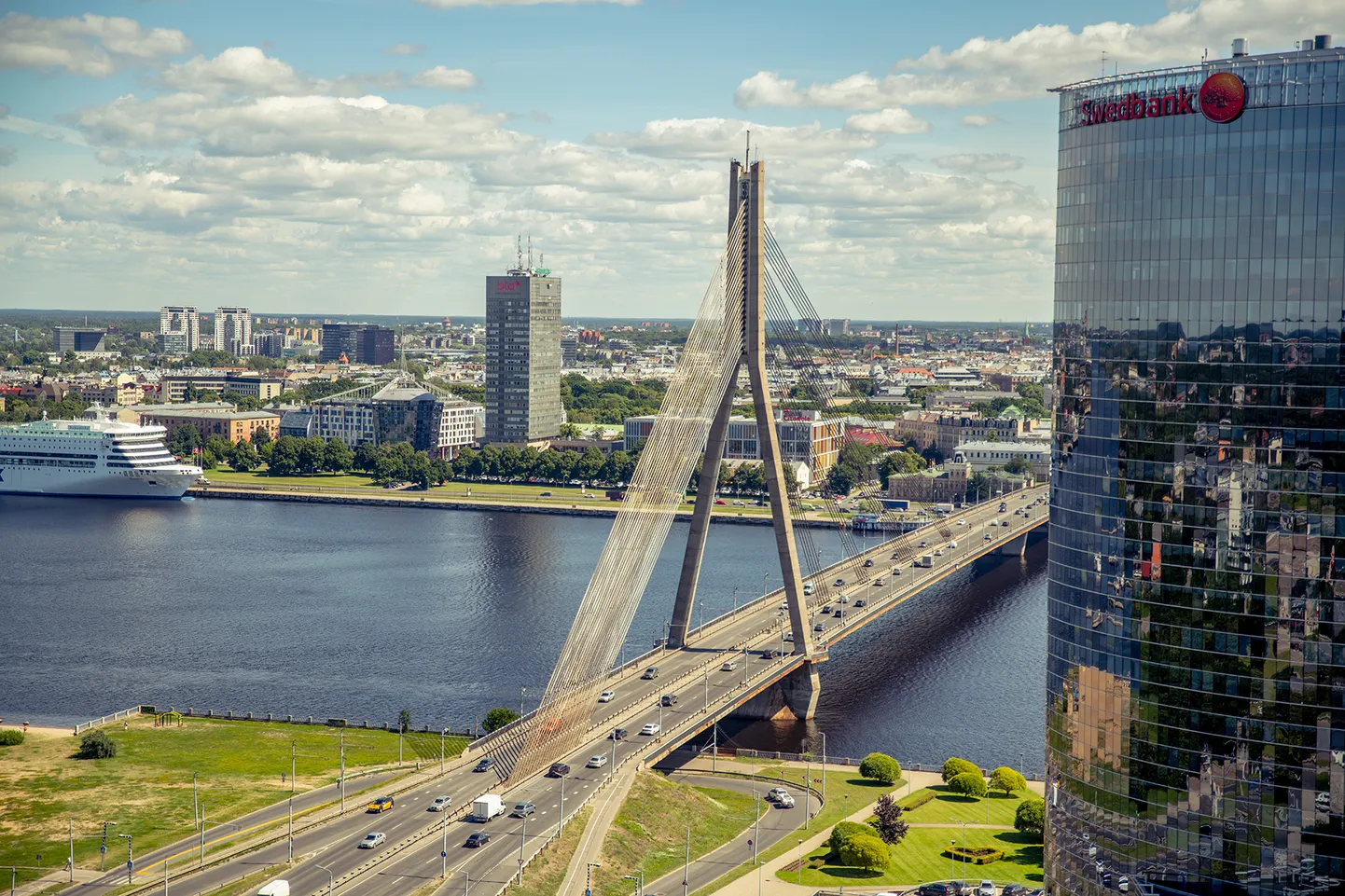 Preses nams, Ķīpsalas pludmale, Swedbank Dvīņu torņi