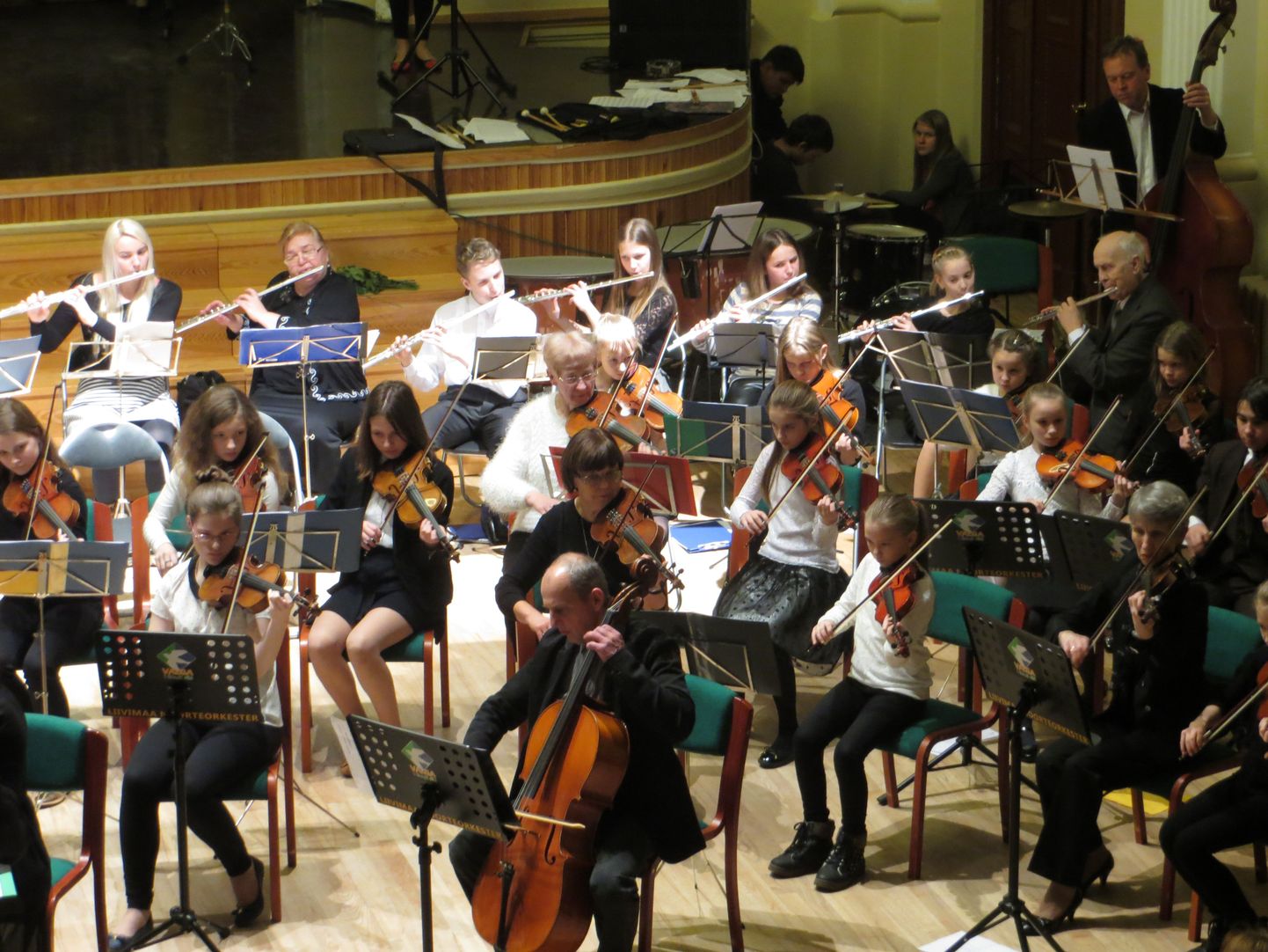 2014. aastal asutatud Liivimaa noorteorkestris mängib ligi 80 orkestranti, kelle hulgas musitseerivad õpetajad, õpilased ja vilistlased kaheksast muusikakoolist. Juba homme on kõigil huvilistel võimalus neid Valga raudteejaamas aset leidvale heategevuskontserdile kuulama ja toetama minna.