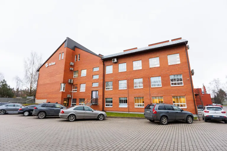 Acino Estonia OÜ farmaatsiatehas asub Põlvas Jaama tänaval.