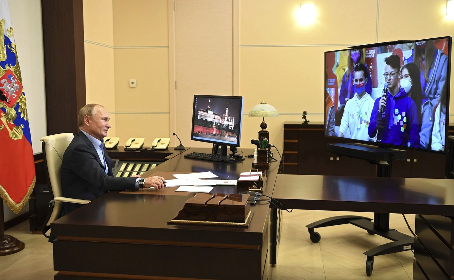 Venemaa president Vladimir Putin suhtlemas novembris 2020 video vahendusel õpilastega