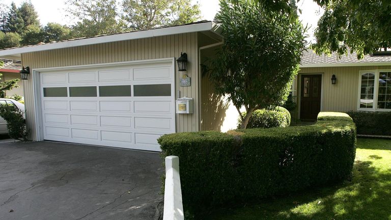 Ларри Пейдж и Сергей Брин создали Google в этом калифорнийском гараже всего четверть века назад.