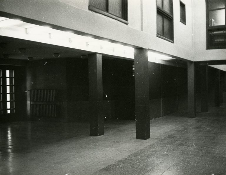 Aravete Keskkooli fuajee, 1986.