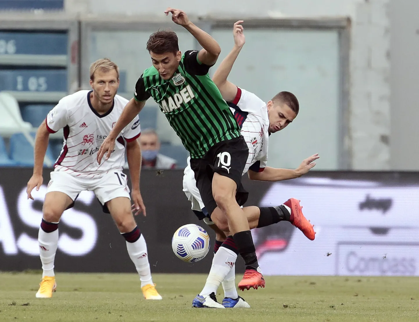Ragnar Klavan (vasakul) matšis Sassuolo vastu.