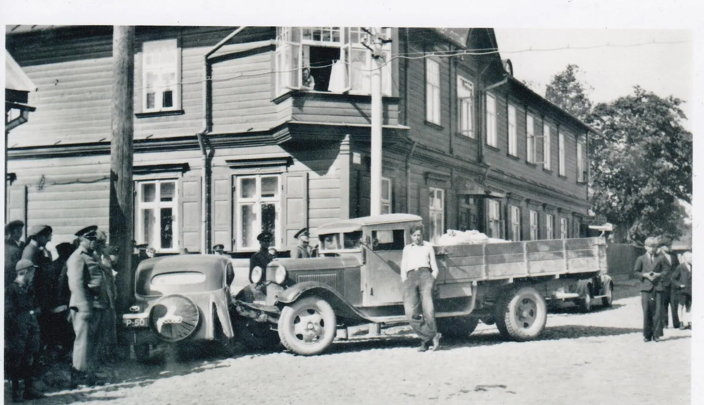 Liiklusõnnetus Pärnus Riia maantee ja Vanapargi tänava ristmikul, veoauto ees Elmar Elmaste.
