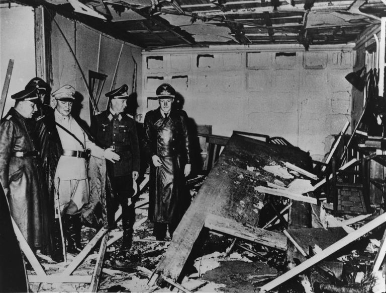 Adolf Hitleri Idarinde peakorter Hundipesa pärast seal toimunud plahvatust