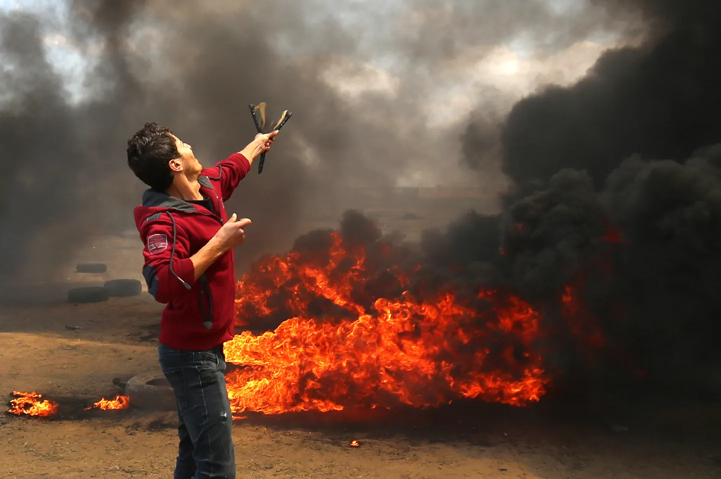 Tuhanded palestiinlased kogunesid Gaza-Iisraeli piirile, et avaldada meelt USA saatkonna kolimise vastu Jeruusalemma. Puhkesid verised kokkupõrked Iisraeli sõdurite ja palestiinlastest meeleavaldajate vahel.