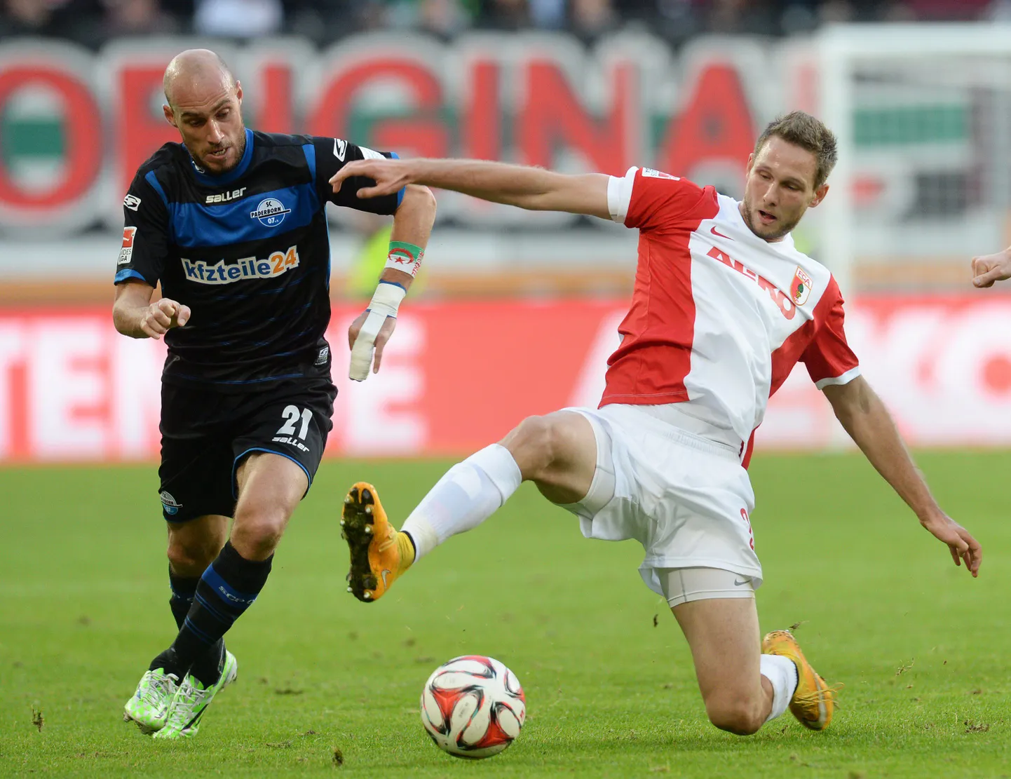 Tim Matavž (paremal) FC Augsburgi särgis.