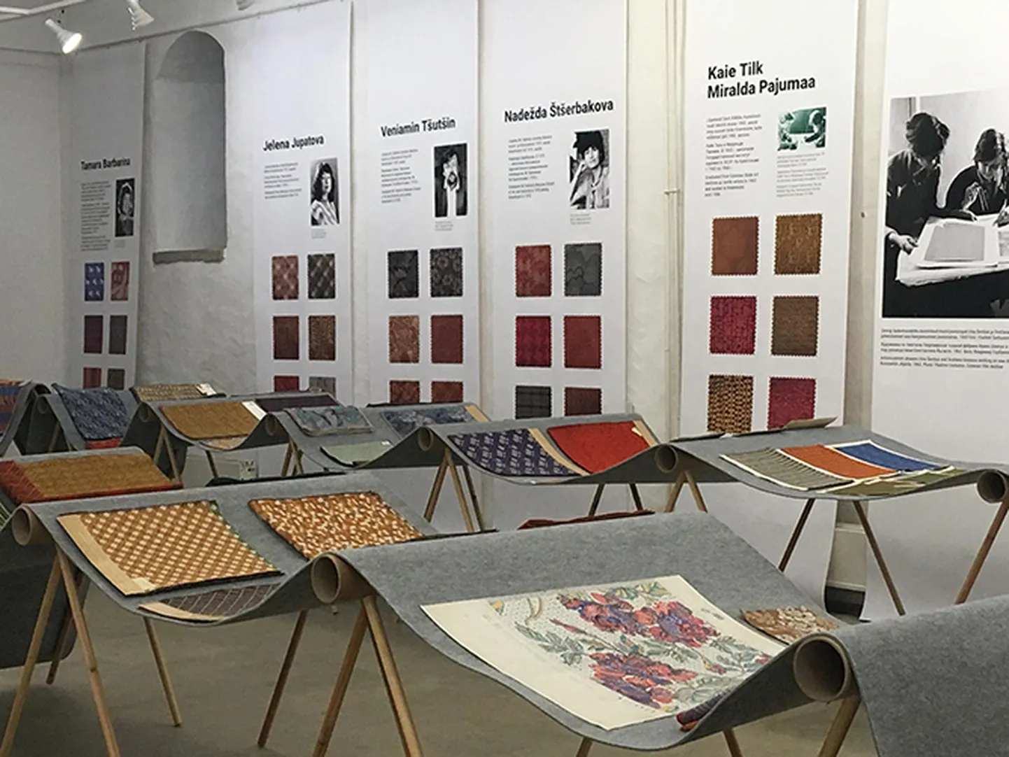 Vaade näitusele «Mustrid: Kreenholmi tekstiilidisain 1963-2005».