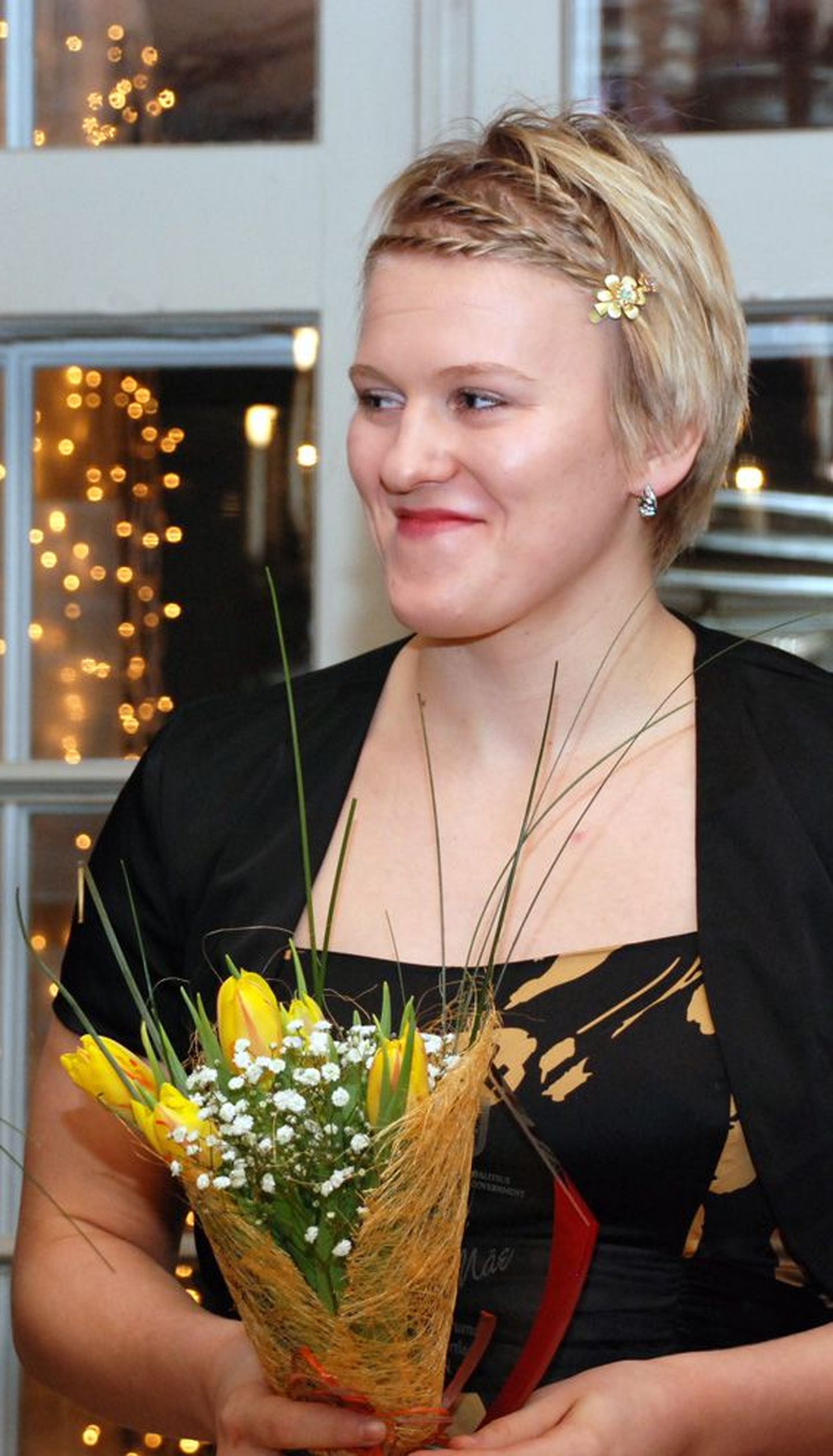 Epp Mäe võttis Sagadi mõisas vastu Lääne-Virumaa 2011. aasta parima naissportlase auhinna.