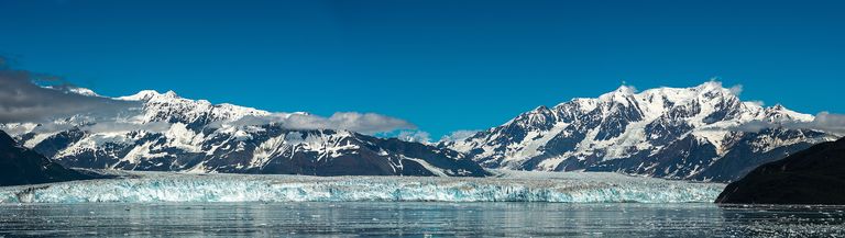 Ebatavaliselt suur sula on praegu kogu Arktikas: eelmisel nädalal murdusid Alaskal asuvalt Hubbardi liustikult lahti hiiglaslikud jäämäed.