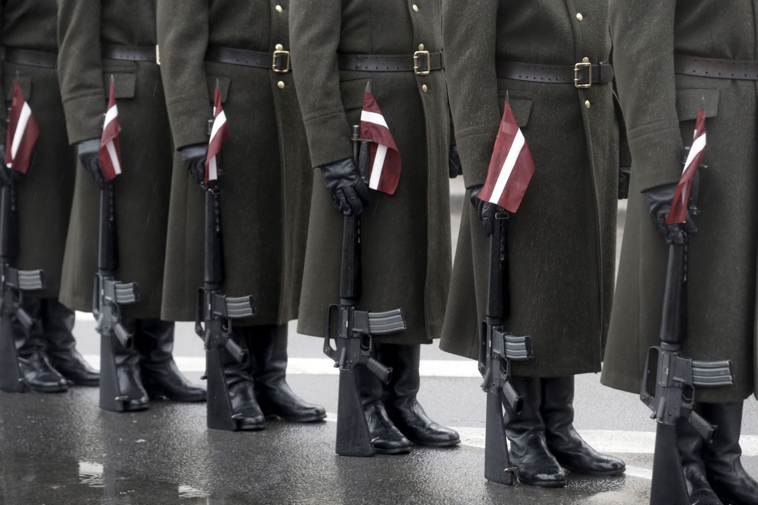 Läti sõdurid paraadil Riias.