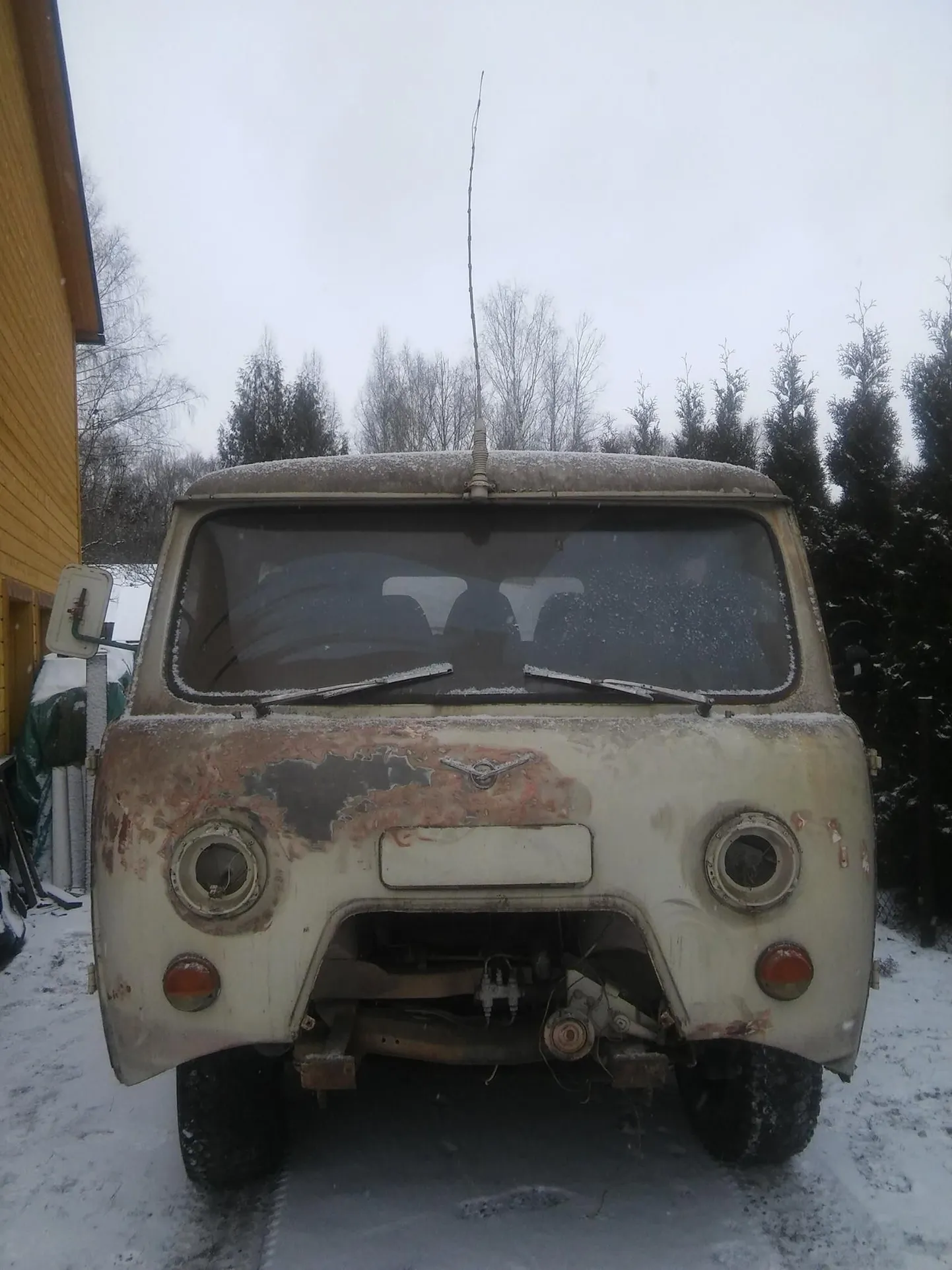 Türi noorkotkaste UAZ-452 buss.