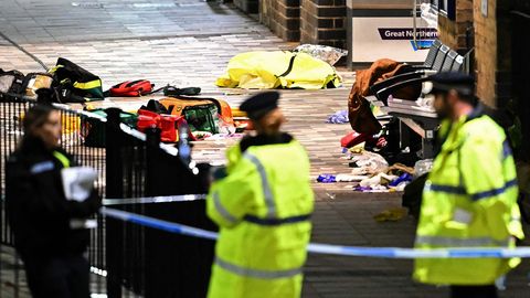 Napad z nožem v Angliji: Iščejo motiv za dejanje 32-letnika