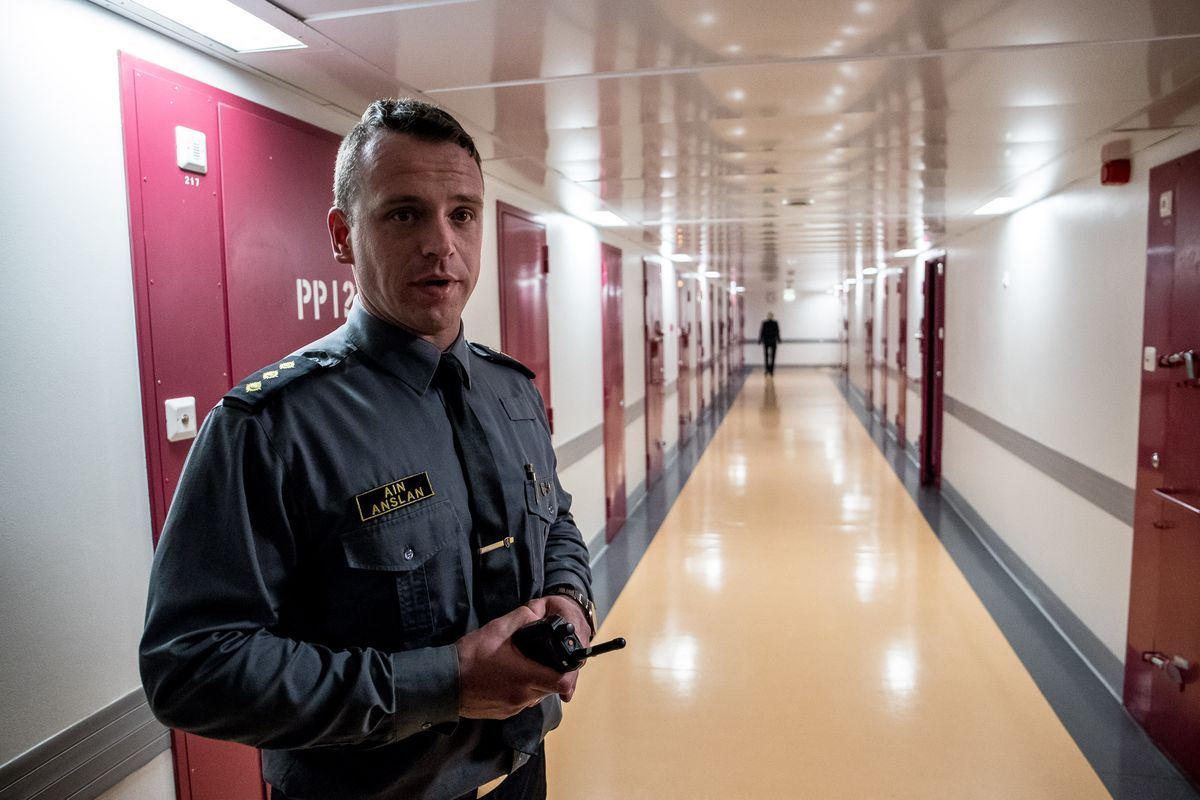 Заместитель директора Вируской тюрьмы в медотделении. Foto: Sander Ilvest/Postimees