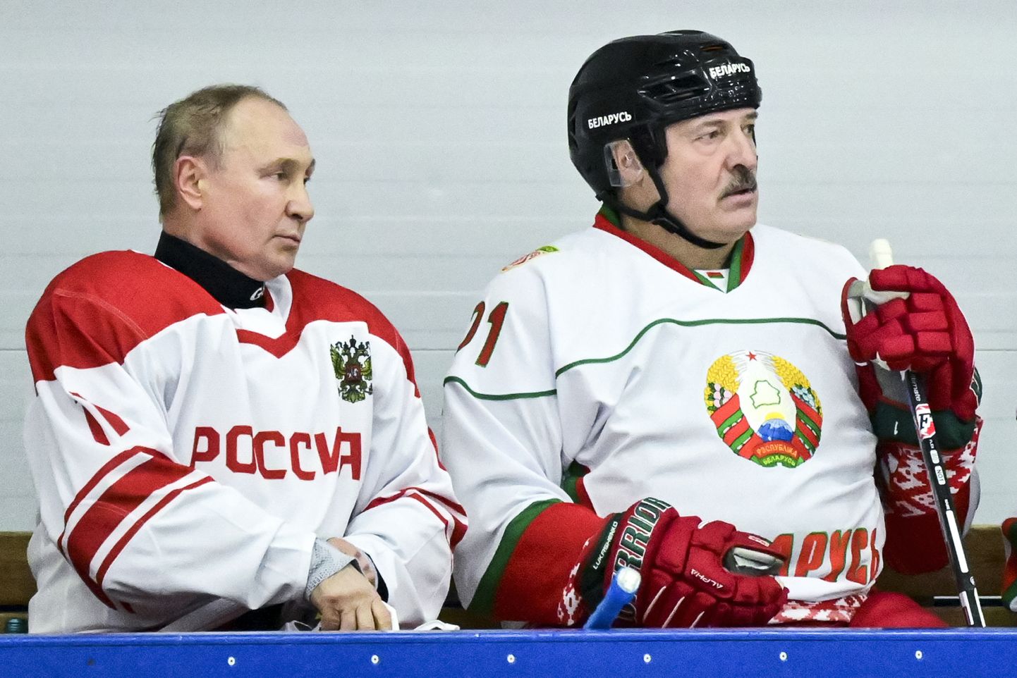 Владимир Путин и спасенный им в 2020 году Александр Лукашенко, надеются продолжать годами играть в свои игры.
