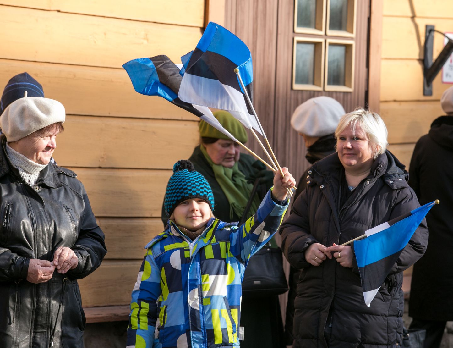 2014. aasta 24. veebruar tõusis sooja poolest Viljandis kõigi aegade teisele kohale. Pilt on tehtud tol päeval Viljandi kohtumaja lähedal aastapäeva tähistamisel.