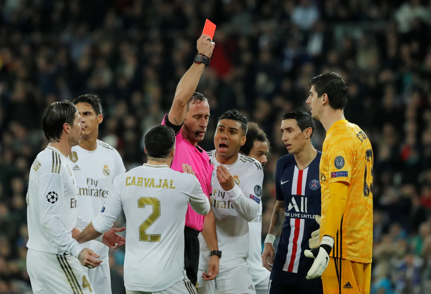 Thibout Courtois teenib punase kaardi, mis hiljem tühistatakse.