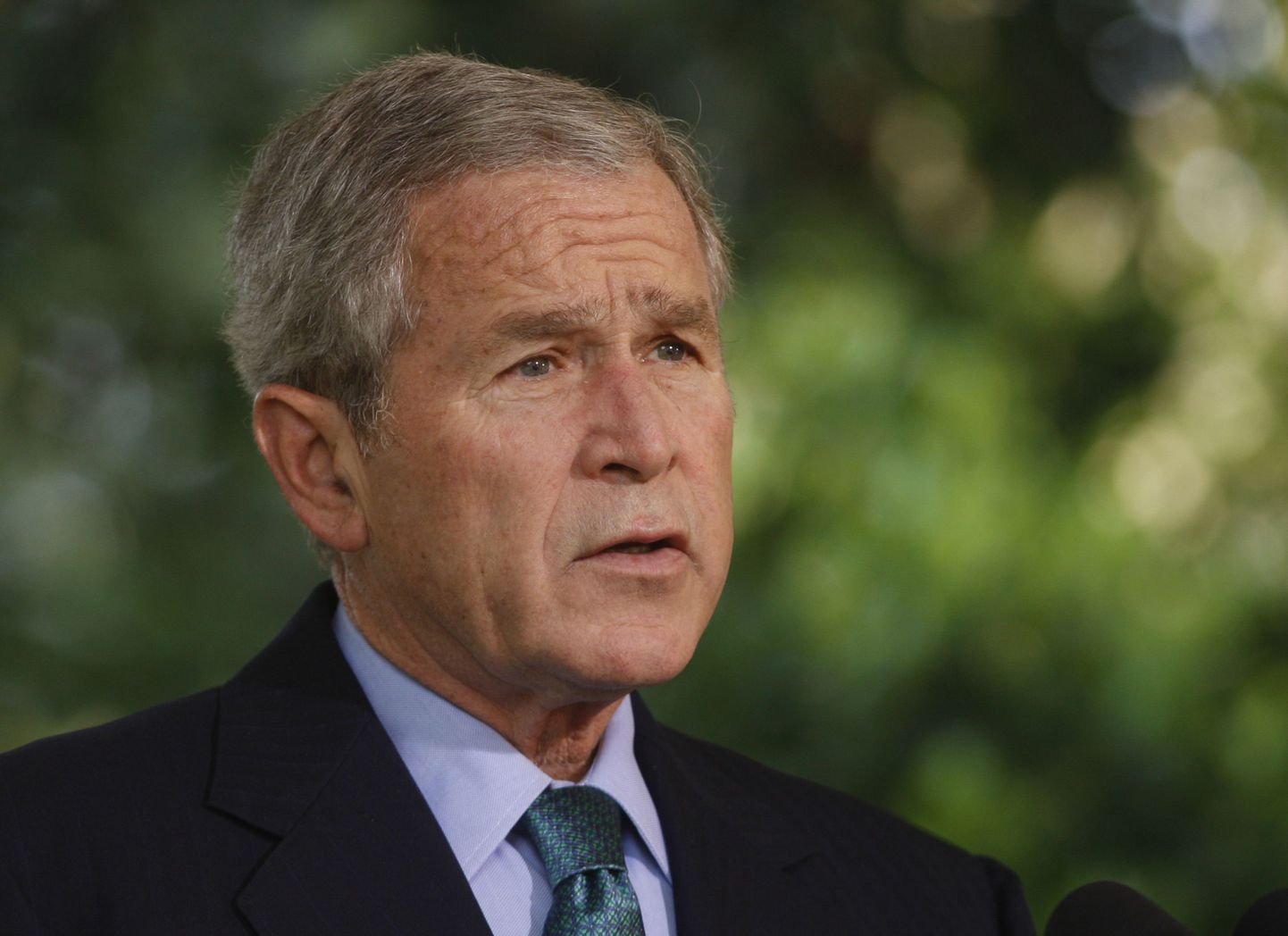 USA president George W. Bush tegemas avaldust Valge Maja ovaalsaalis.