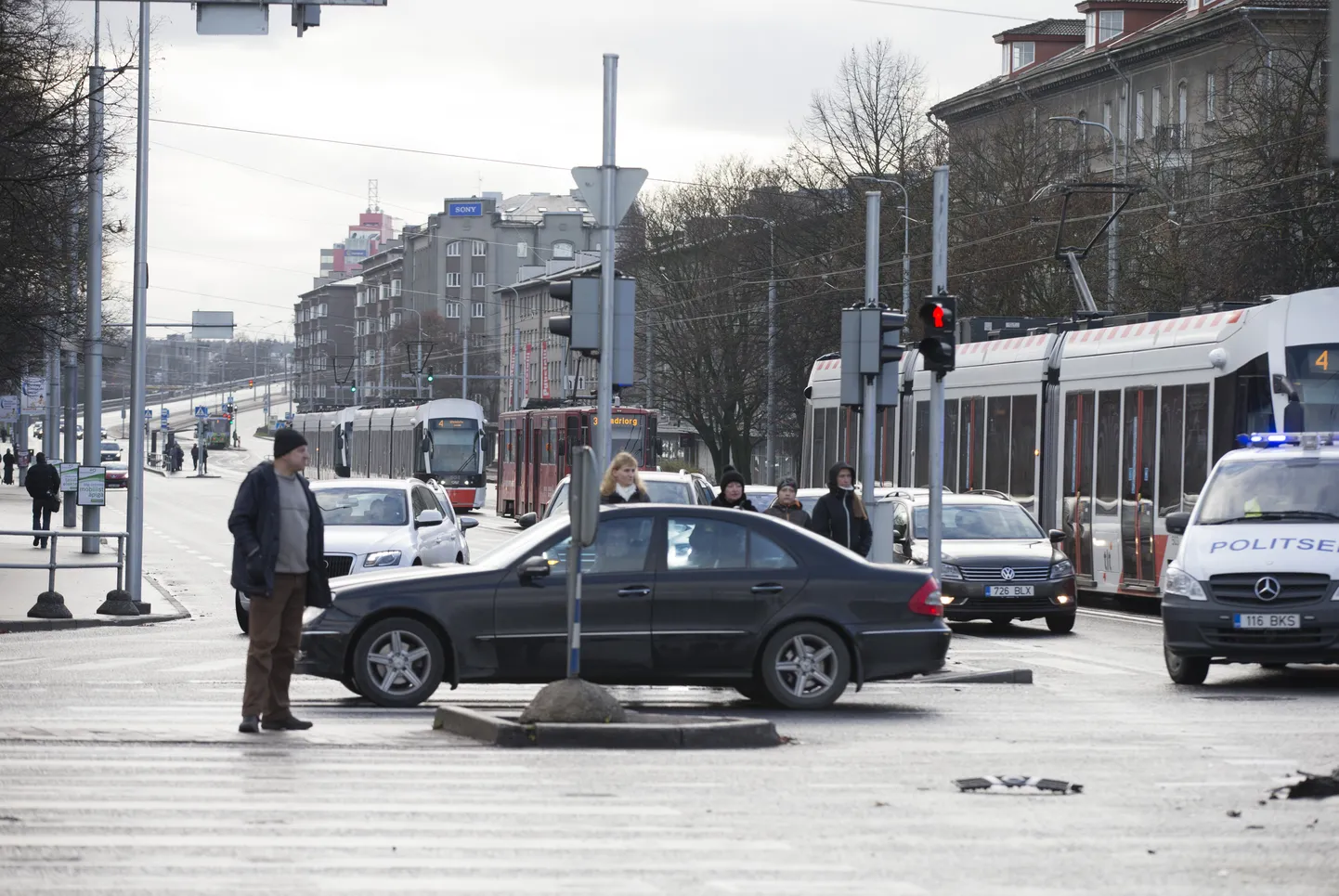 Avarii Pärnu maanteel, mis seiskas trammiliikluse. Foto on illustreeriv.